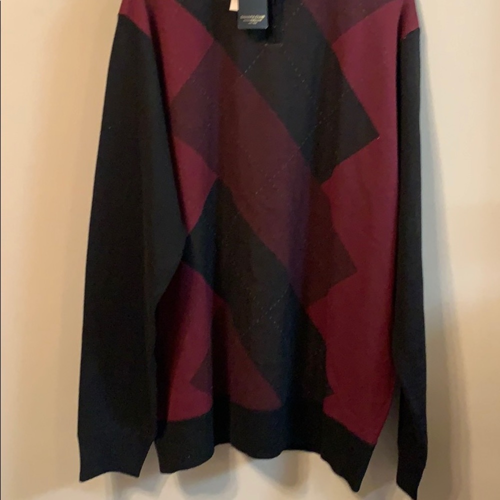 Argyle wine and burgundy and black sweater - Picture 2 of 4